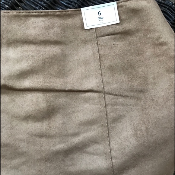 🌸GAP Mini Skirt - Picture 2 of 5